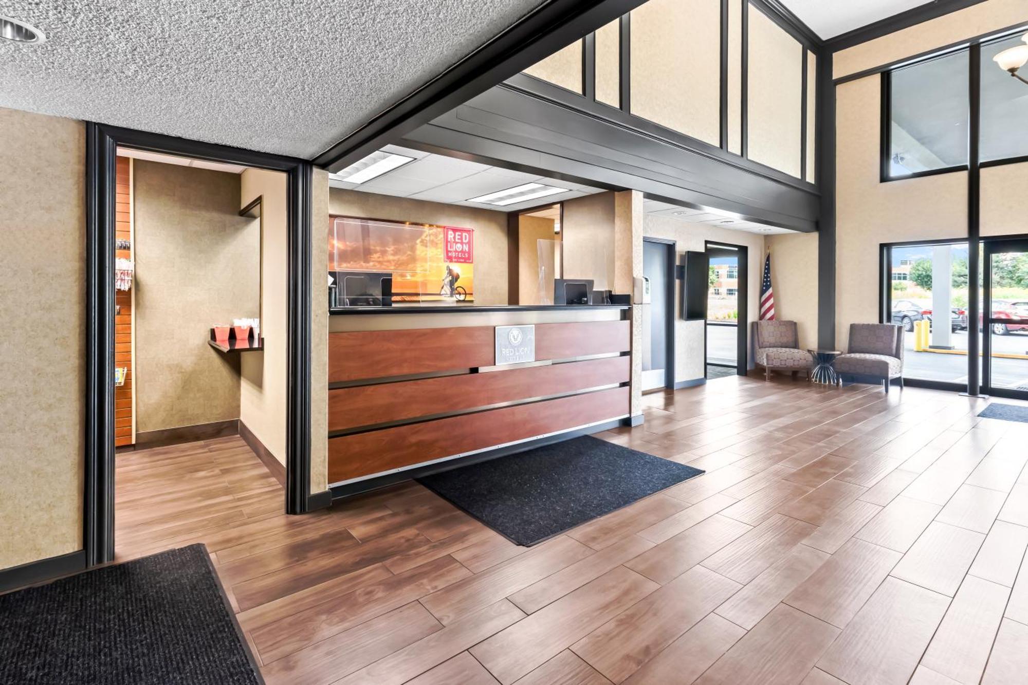 Red Lion Hotel Portland Airport Exterior foto
